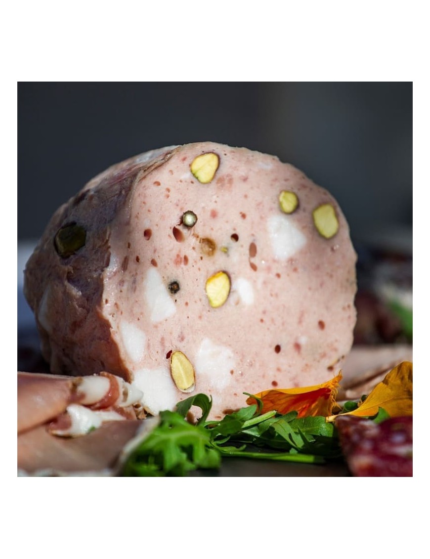 Black Pork Mortadella with an unmistakable Sicilian taste in addition to an excellent pistachio aroma
