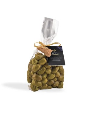 Le olive verdi in salamoia sono ottime per antipasti tipici siciliani